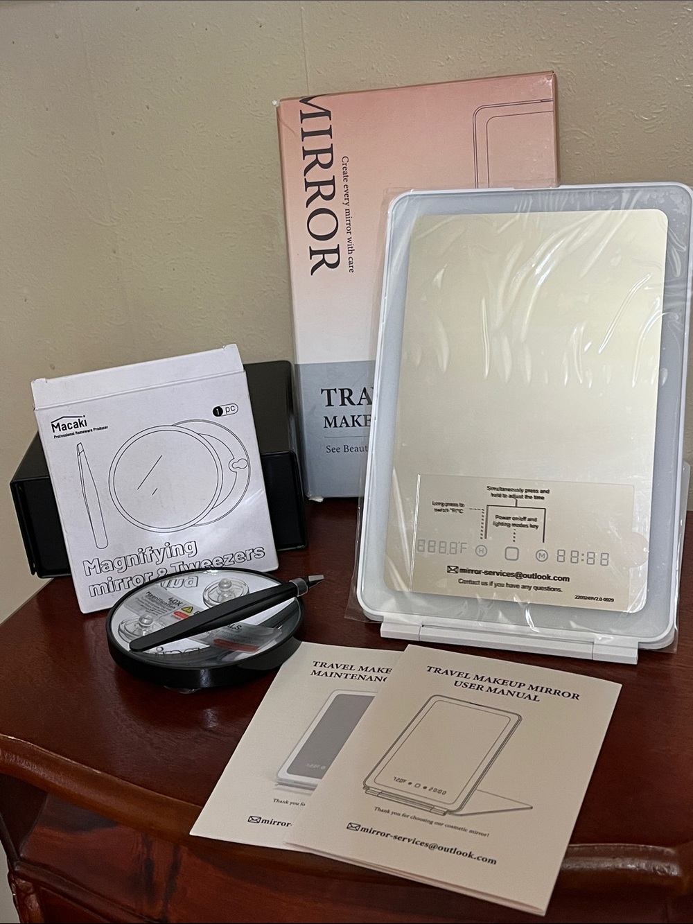 Rechargeable travel makeup mirror LED lights with magnification mirror